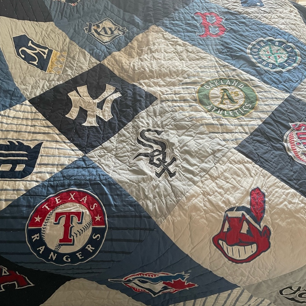 Pottery Barn Teen MLB Quilt Twin
